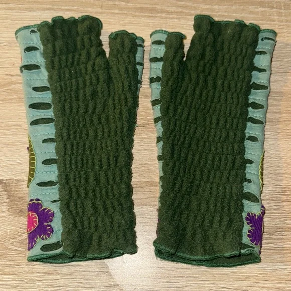 Embroidered Floral Fingerless Gloves - Green with Purple and Orange Accents - Picture 5 of 6
